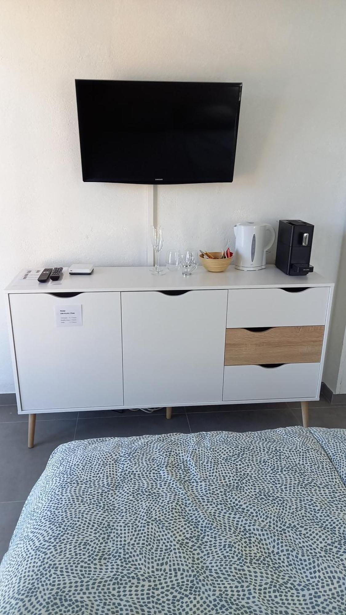 Aloha chambres Port-Valais Habitación foto